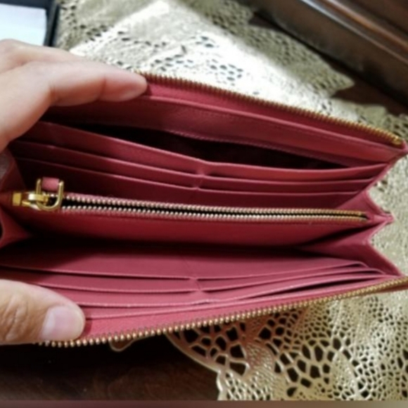 Prada Wallet - Picture 5 of 8